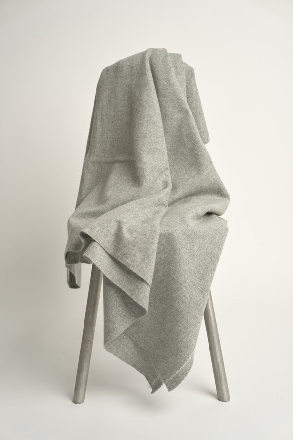 Oyuna Sabra Throw Soft Grey