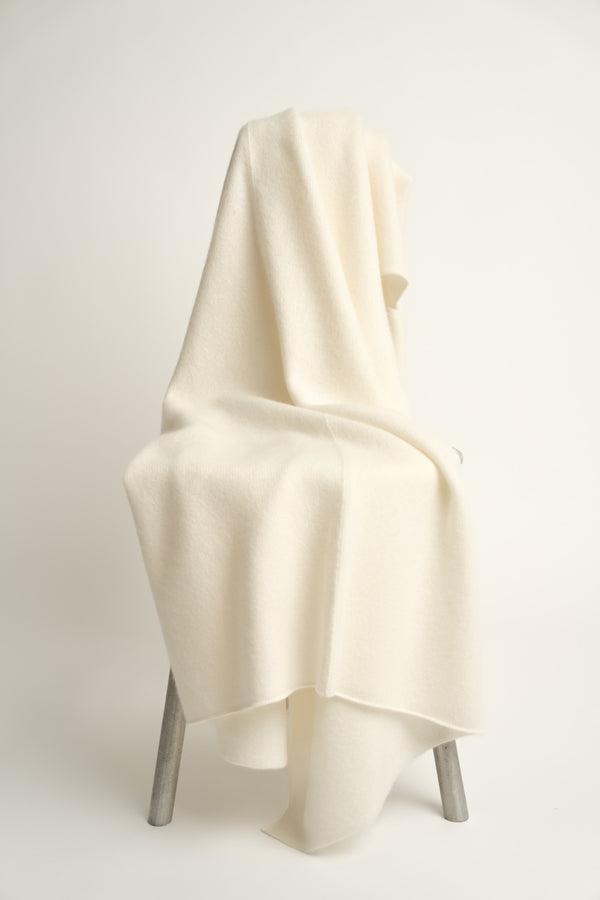 Oyuna Silence Throw Ivory
