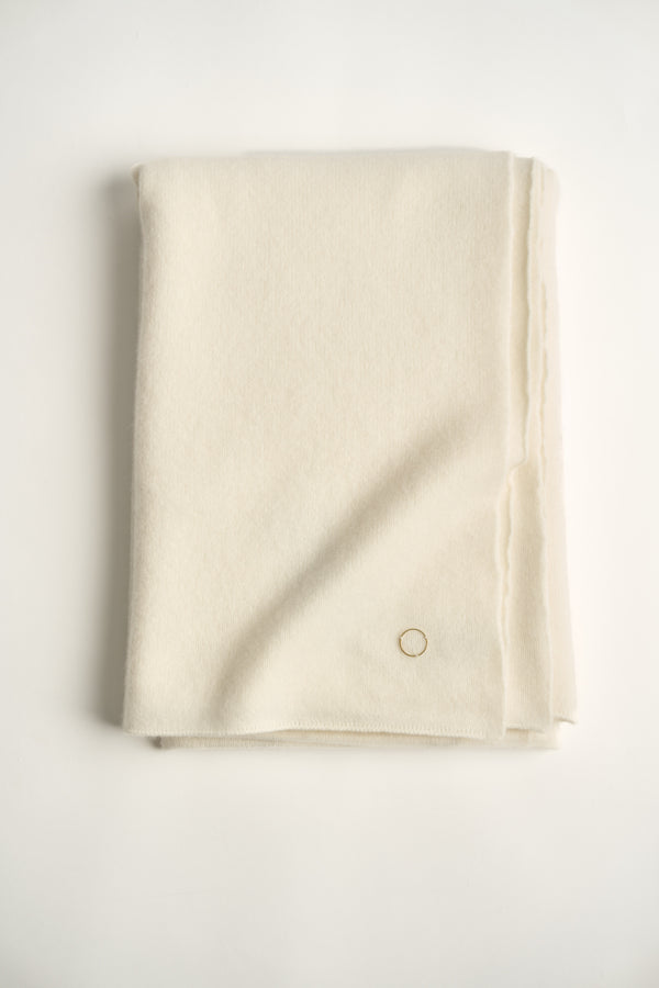 oyuna Silence Throw Ivory