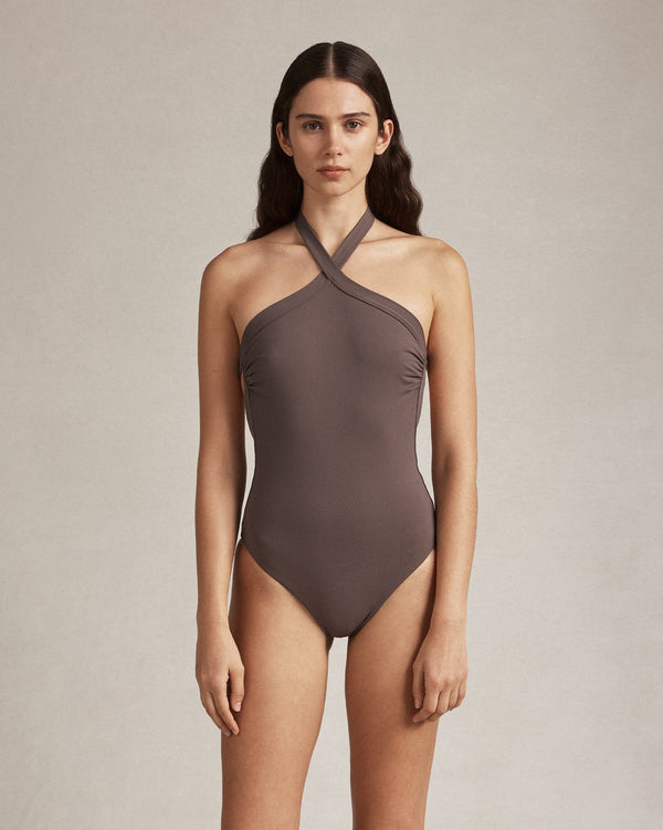 p. johnson Ariarne One Piece - Oyster