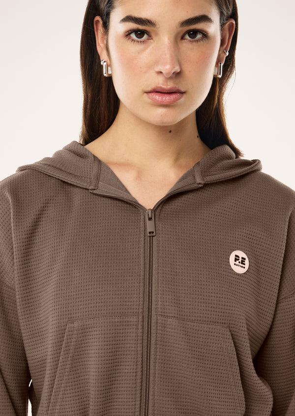 p.e nation Printemps waffle zip through in walnut