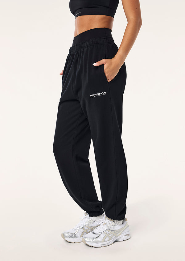 P.e Nation Qualify Trackpant In Black