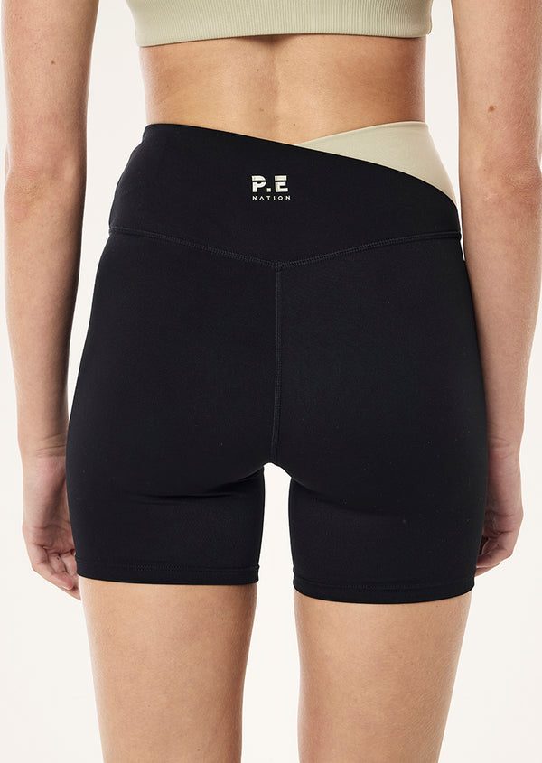 p.e nation Wander 5" bike short in black