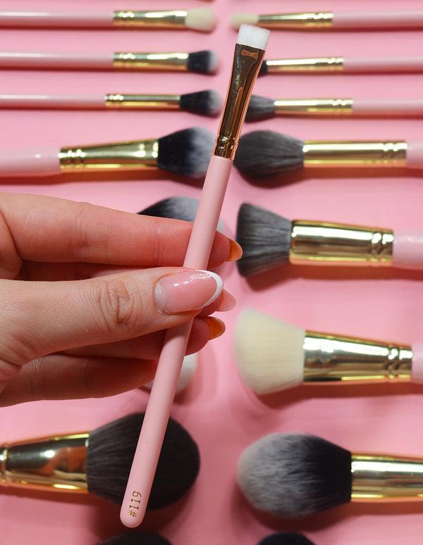 p.louise P.Louise #119 Flat Liner Brush