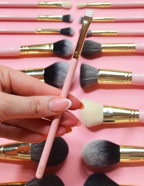 p.louise P.Louise #125 Angled Liner Brush