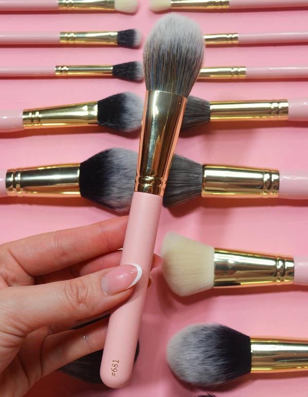 p.louise P.Louise #681 Large Multi-use Face Brush
