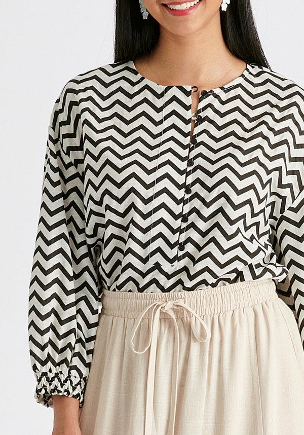 paisie Buttoned Mid Sleeve Top in Zigzag Pattern