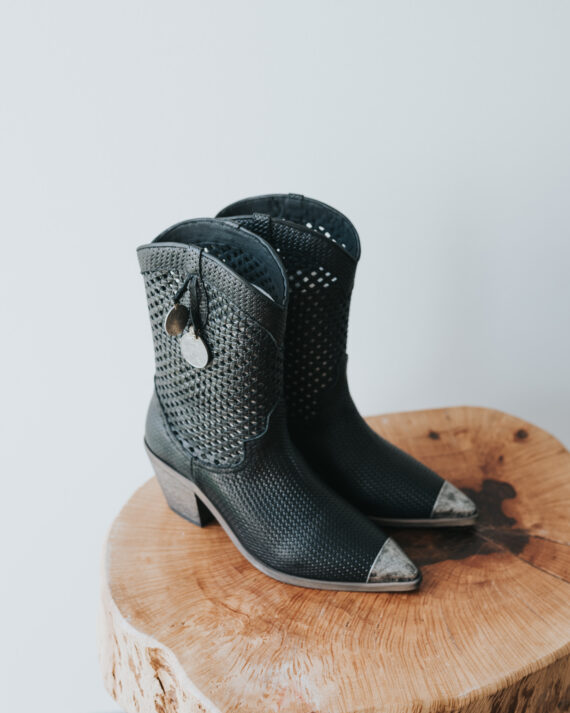 Pallas Coin Black Boots