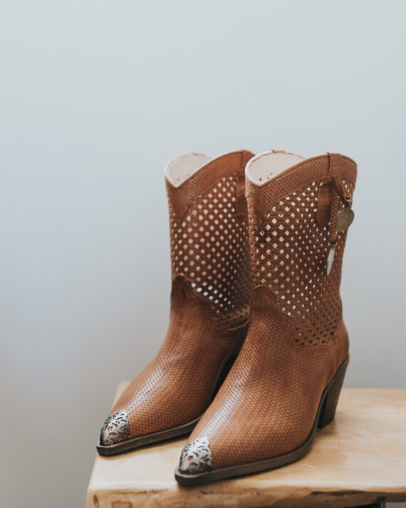 Pallas Coin Camel Boots