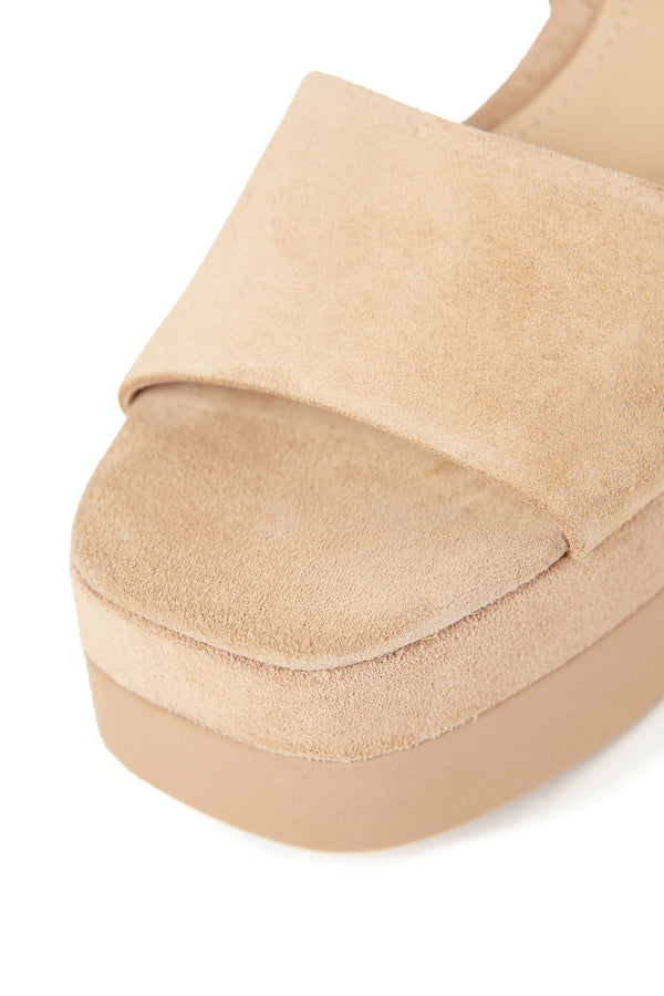 Paloma Barceló Mairena | Suede Nocciola Platform