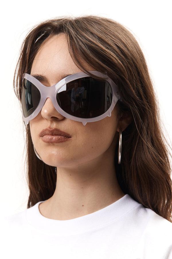 Pam Perks And Mini BUG SPIKE - MILKY WHITE WITH SMOKE LENS