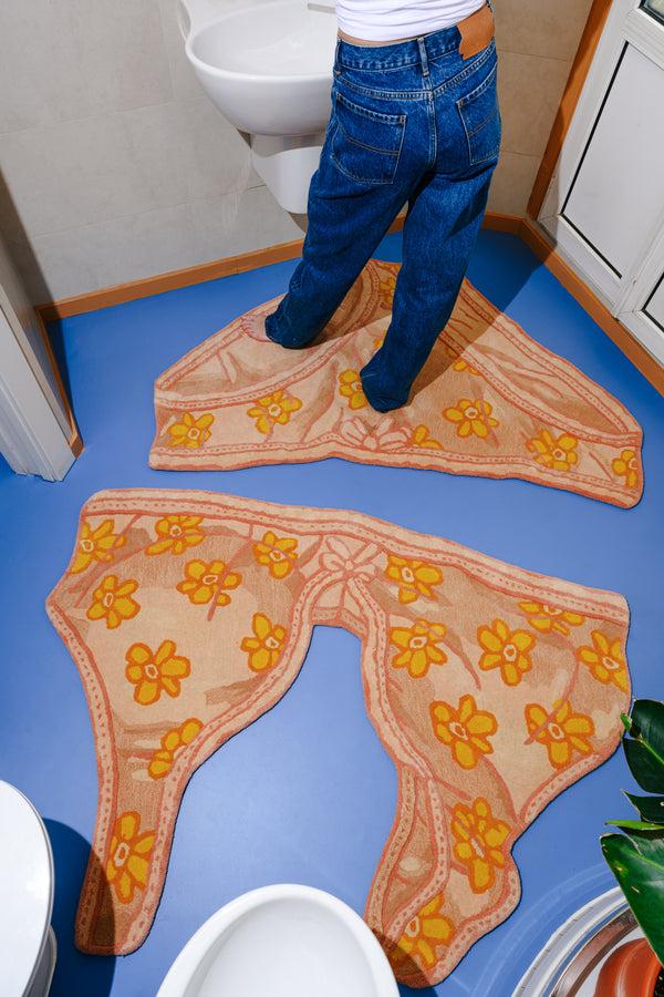 Pam Perks And Mini ALL SEEING BRA' RUG