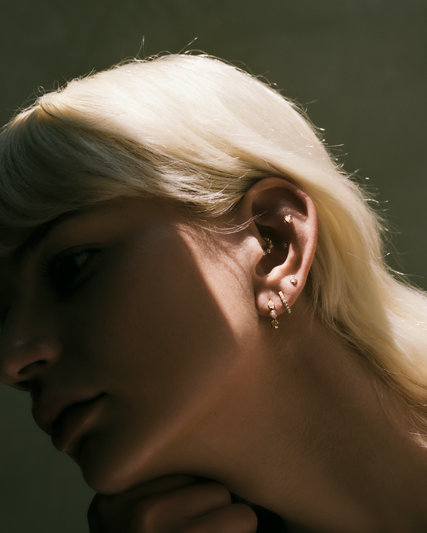 Pamela Love Ovalado Huggie