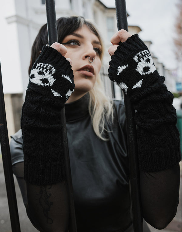 Pamela Mann Knitted Skull And Crossbones Fingerless Gloves