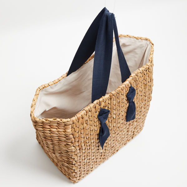 Pamela Munson Isla Bahia Navy