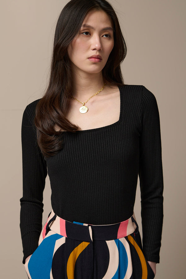 Paolita Oscura Akira Top