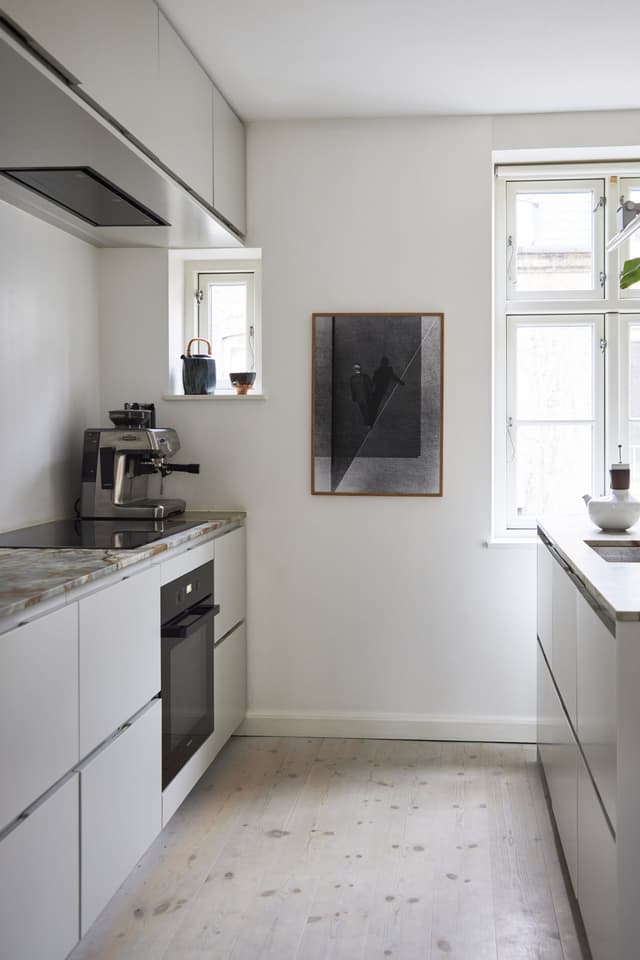 Paper Collective Walk The Line