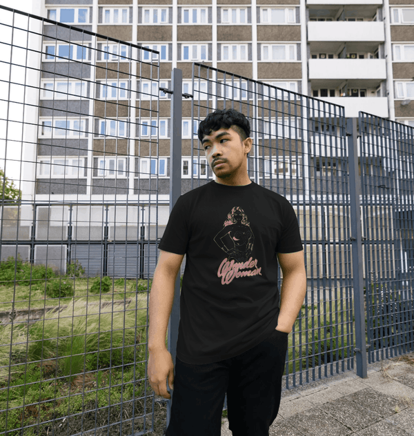 parka london Wonder Woman Pink Outline Black T-Shirt