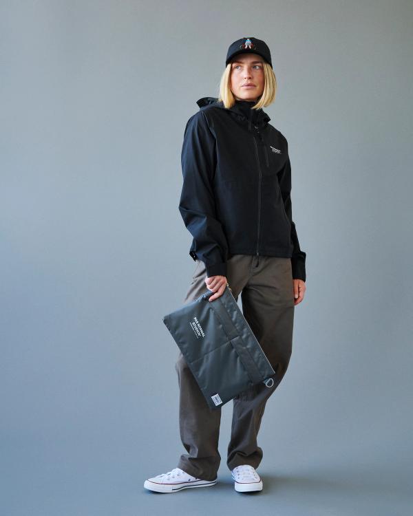 Pas Normal Studios Women's Porter Off-Race Shell Jacket