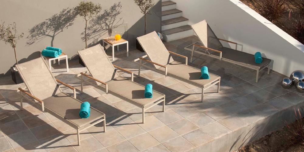 Patio Barlow Tyrie Aura 20" End Table W/Teak Top