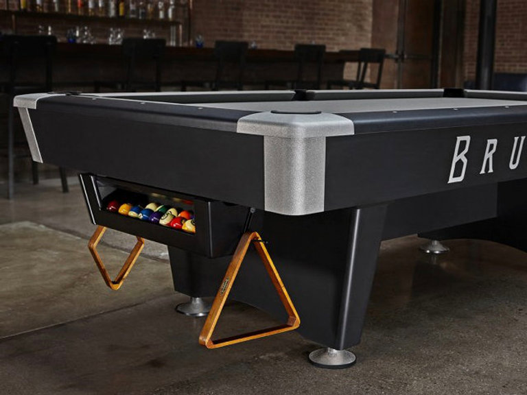 Patio Brunswick Black Wolf PRO 8' Pool Table