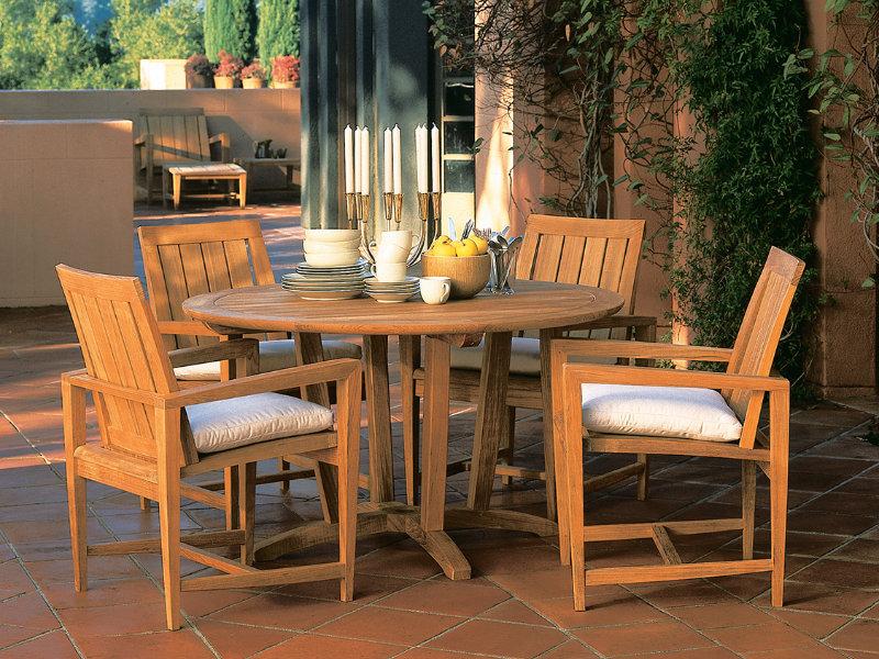 Patio Kingsley Bate Amalfi 50in Round Dining Table