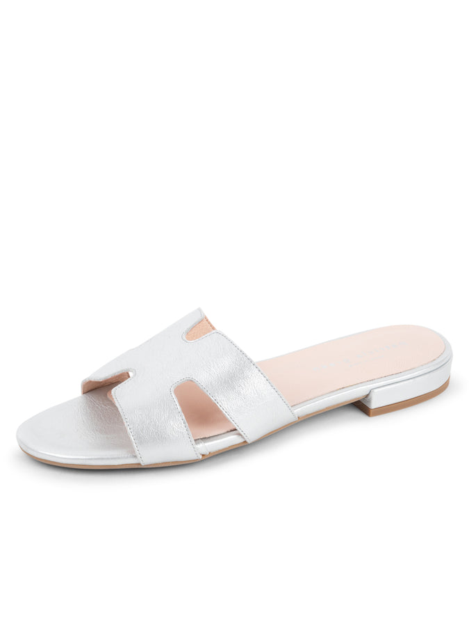 patricia green Patricia Green Women’s Hallie Flat Sandal in Silver patricia green Patricia Green Women’s Hallie Flat Sandal in Silver