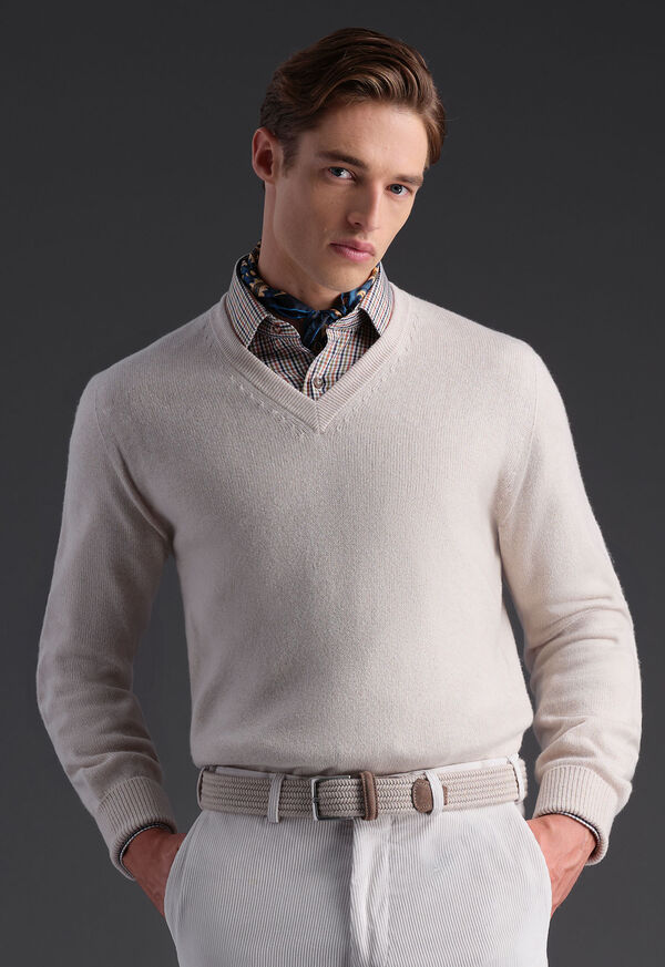 Paul Stuart Classic Cashmere V-Neck Sweater