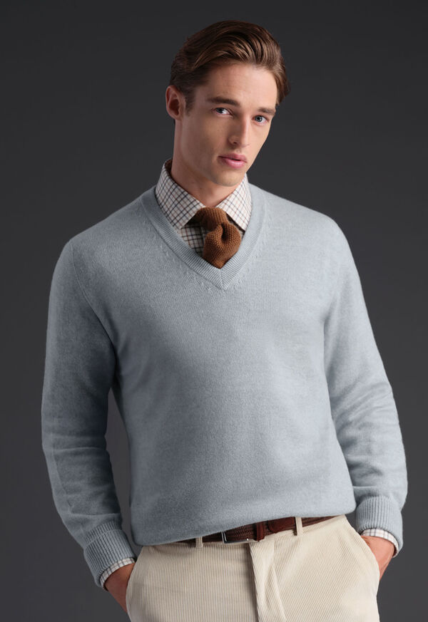 Paul Stuart Classic Cashmere V-Neck Sweater