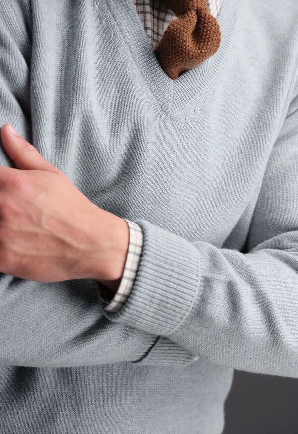 Paul Stuart Classic Cashmere V-Neck Sweater