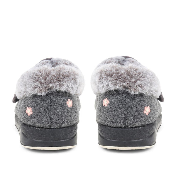 Pavers Extra-Wide Fit Faux-Fur Flower Slippers - Grey