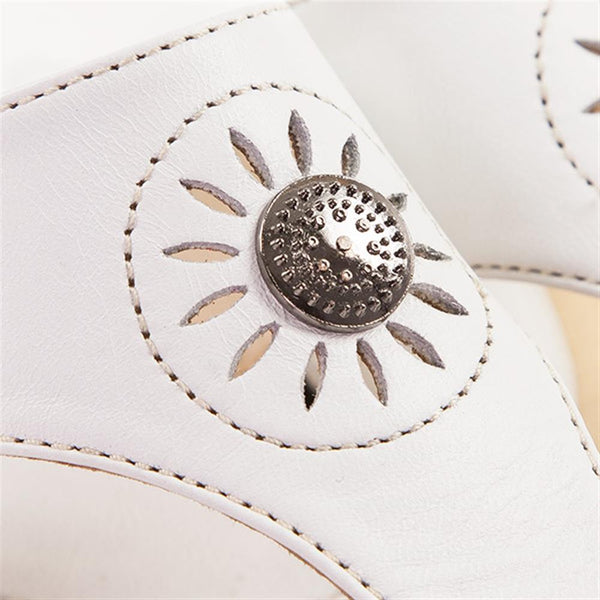 Pavers Leather Toe Post With Metal Centre Stud - White