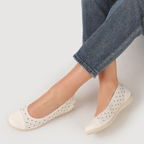 Pavers Breathable Lightweight Pumps - White