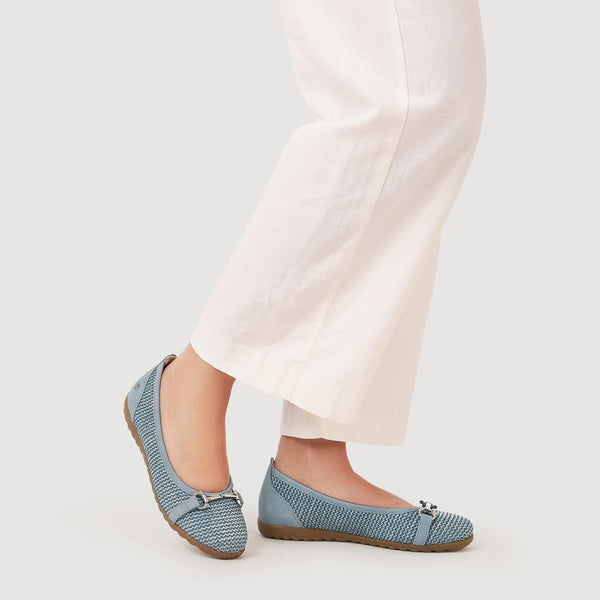 Pavers Buckle-Detailed Lightweight Pumps - Denim