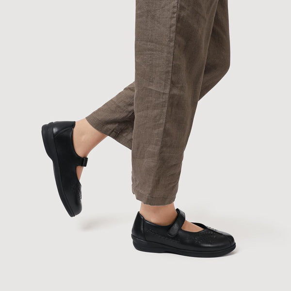 Pavers Extra-Wide Leather Mary Janes - Black