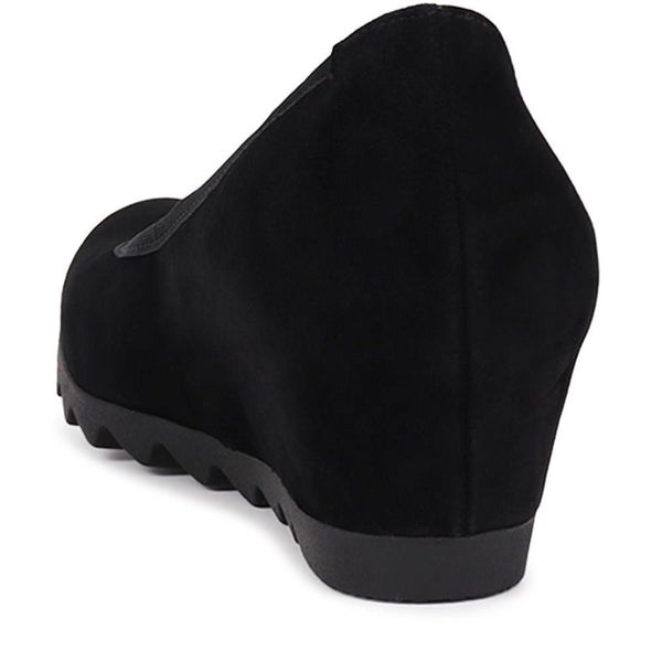 Pavers Grippy Leather Pumps - Black