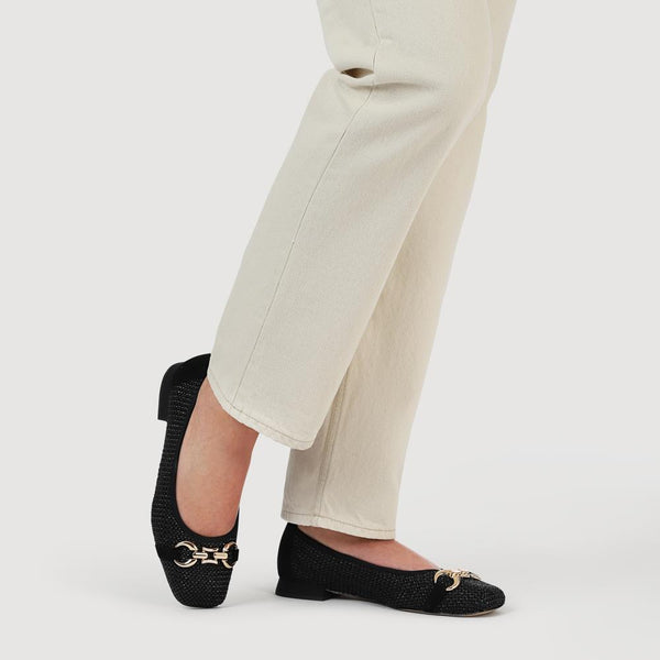 Pavers Leather Buckle-Detailed Pumps - Black