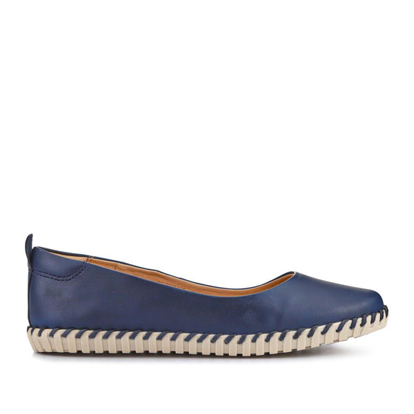pavers Lightweight Leather Pumps - Navy