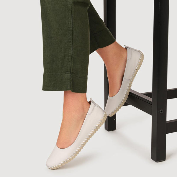 Pavers Lightweight Leather Pumps - White