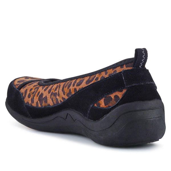 Pavers Slip-On Patterned Lightweight Pumps - Leopard