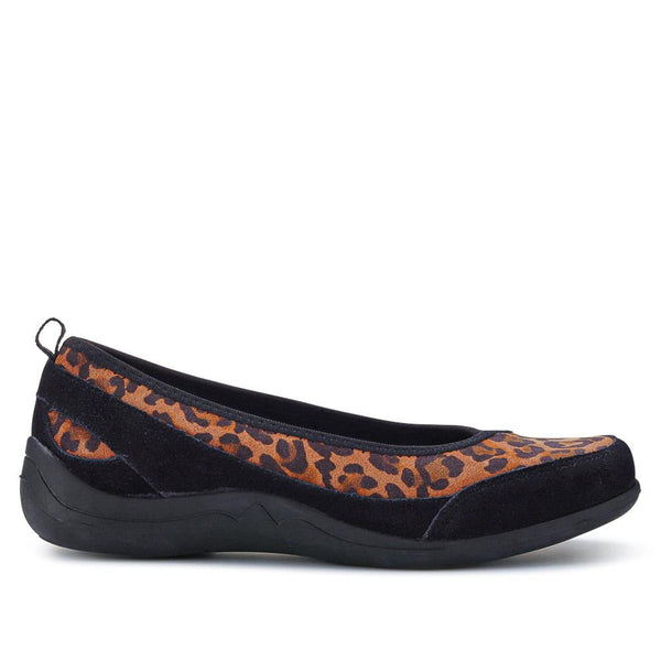 pavers Slip-On Patterned Lightweight Pumps - Leopard