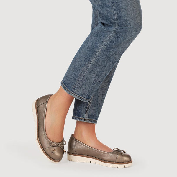 Pavers Wide Fit Bow-Detailed Chunky Pumps - Metallic