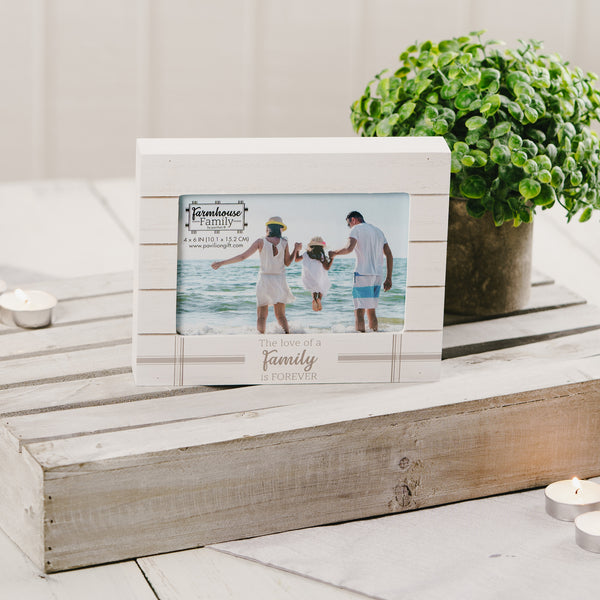 Pavilion Gift Company Family 7.5" X 6" Frame (Holds 6" X 4" Photo)