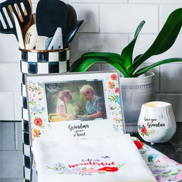 Pavilion Gift Company Grandma 9.25" X 7.25" Frame (Holds 6" X 4" Photo)