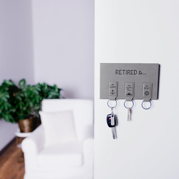 Pavilion Gift Company Retired To Magnetic Key Rack With 3 Keyrings