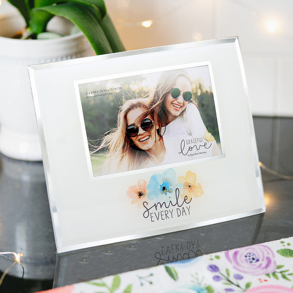 Pavilion Gift Company Smile 9.25" X 7.25" Frame (Holds 6" X 4" Photo)