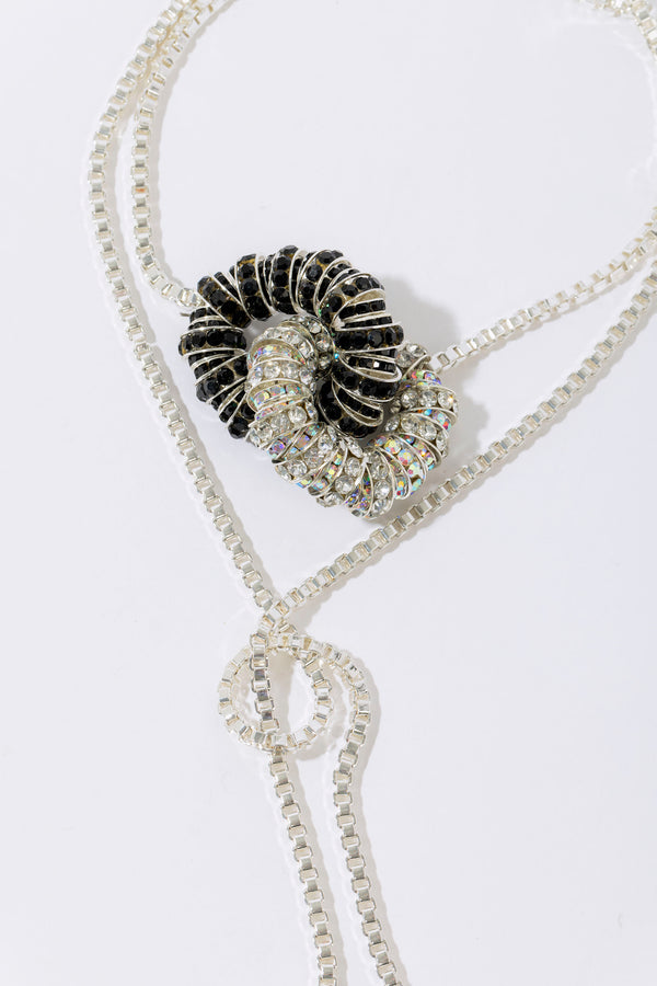 Pearl Octopuss.y Knot Box Chain Tie