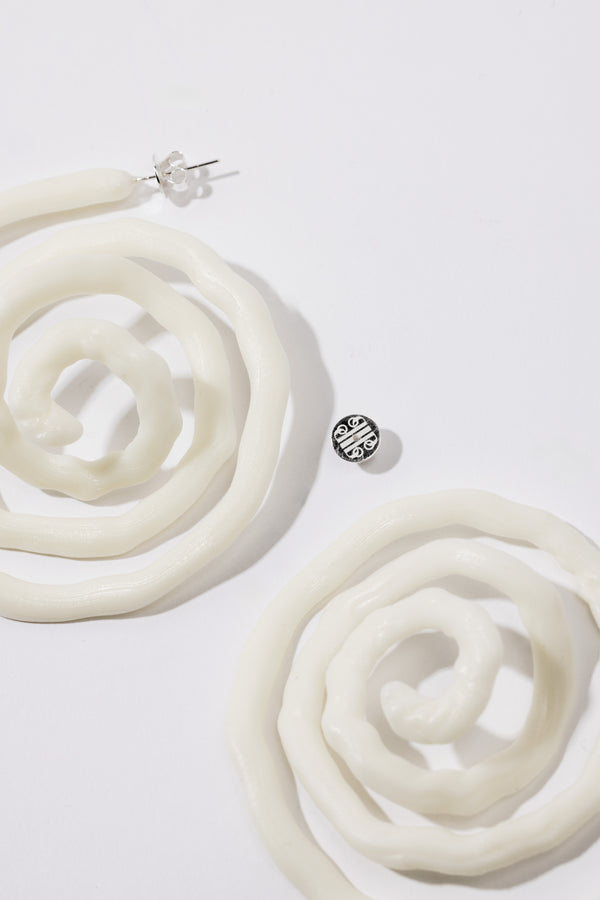 Pearl Octopuss.y Narcissus Hoops