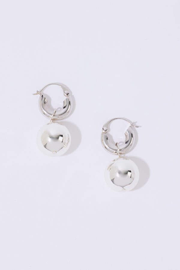 pearl octopuss.y Silver Sphere Hoops