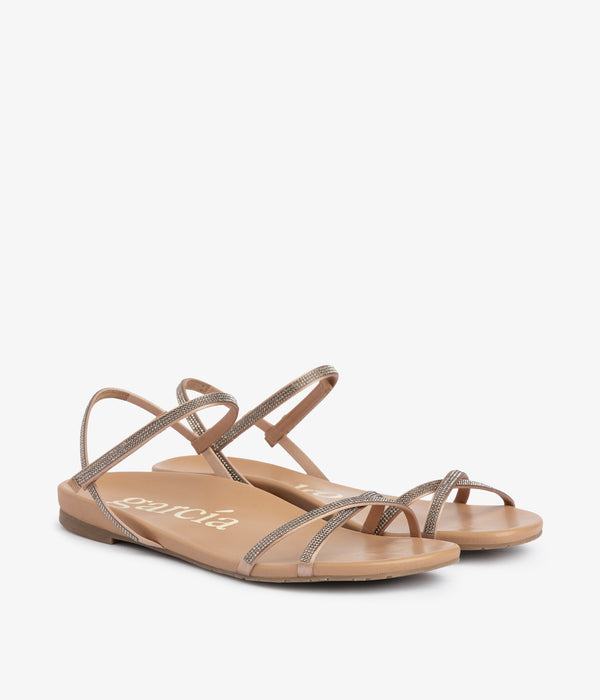 pedro garcia bambina / almond caprine